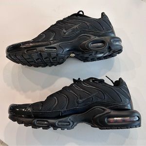 Air Max Plus (in Triple Black)